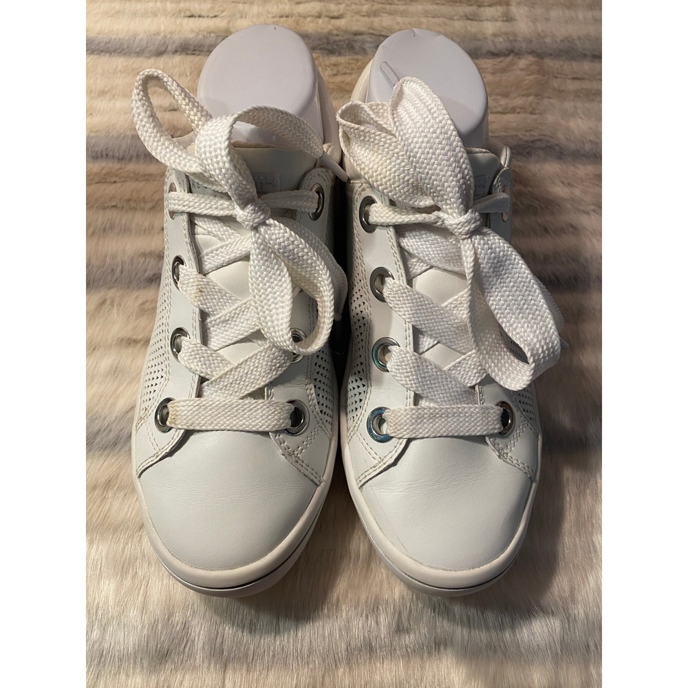 Skechers Street White Leather Sneakers Perforated Low Top Casual‎ Shoes US 7.5